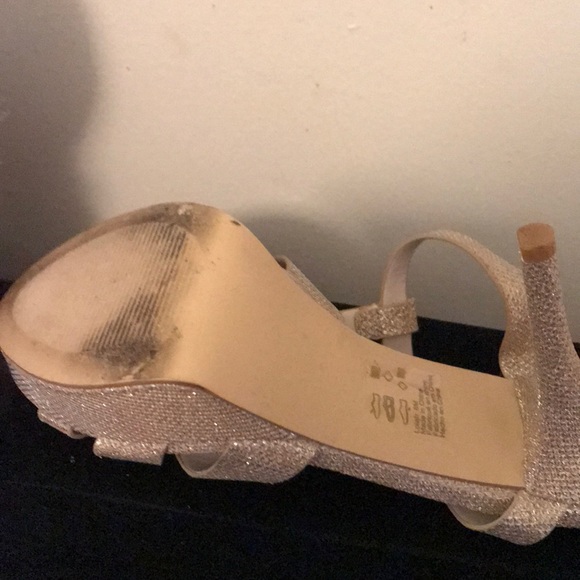 David bridal gold strappy heels(size 8) - Picture 6 of 8